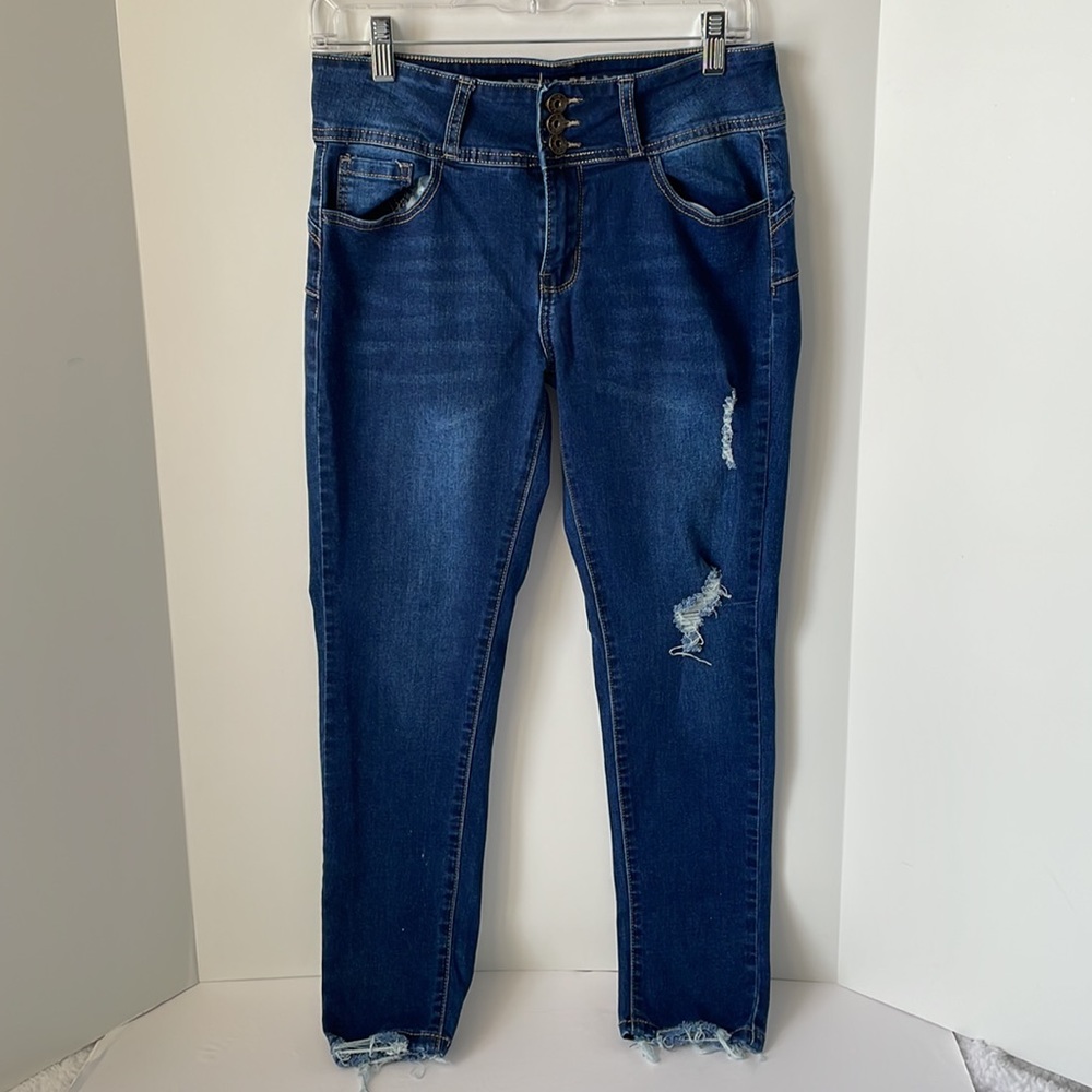 New Max  Women's Size 10   Ankle  Ripped Jeans  Stretch
